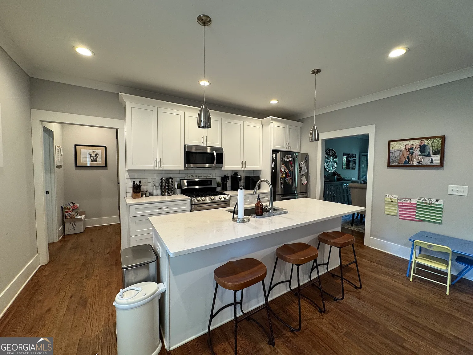 5 bed, 3.0 bath, 3300 sqft, $4,875 — Photo 3