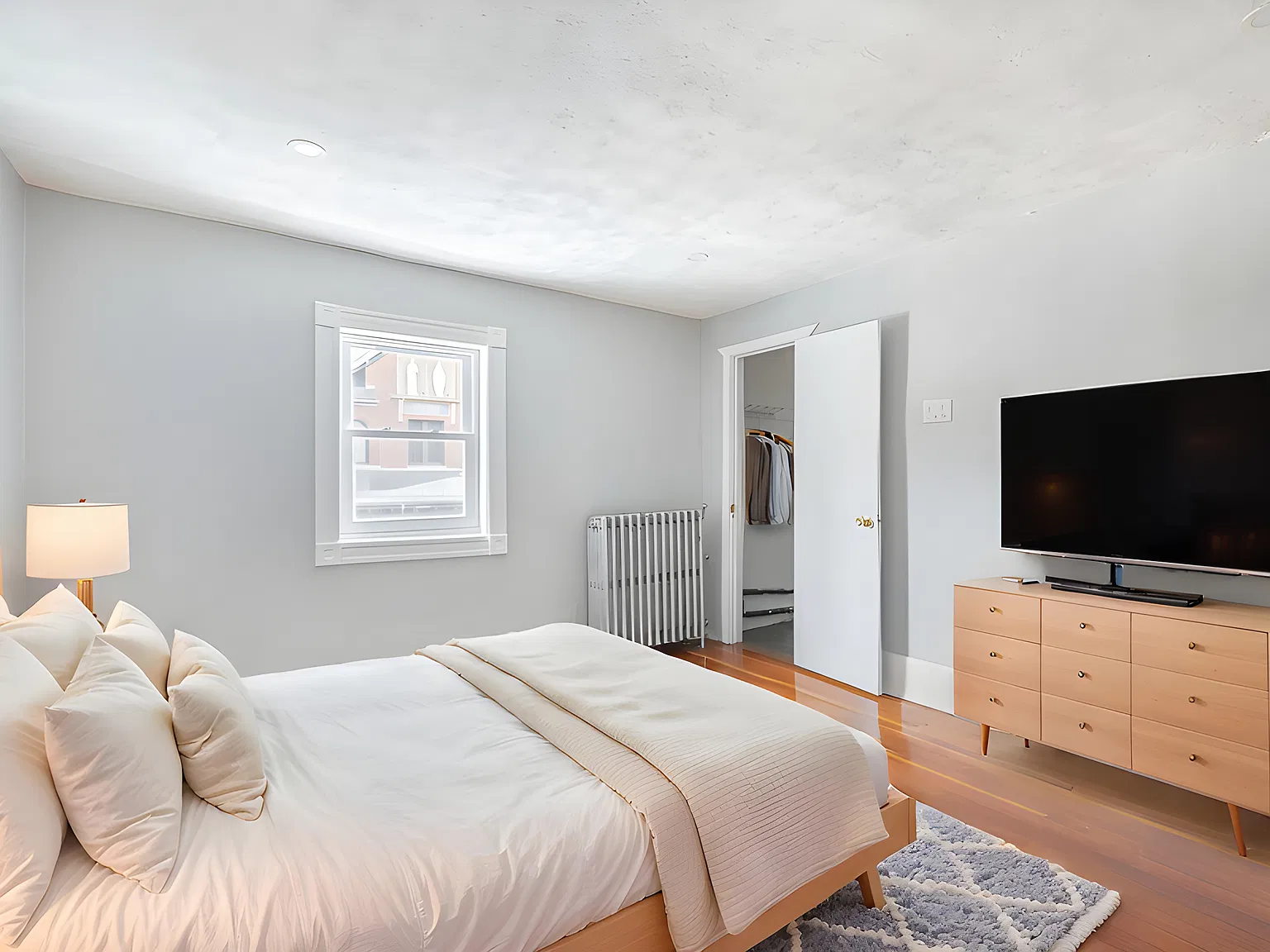 2 bed, 700 sqft, $2,500 — Photo 3