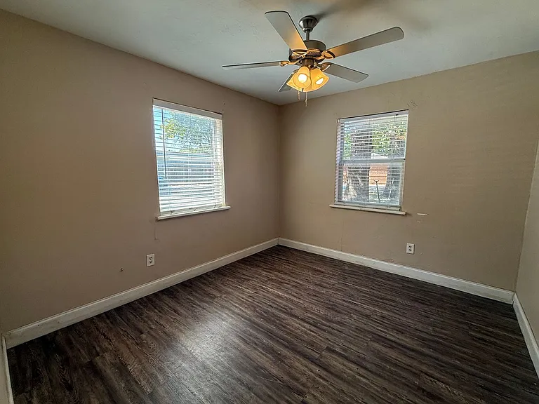 1740 NW 17th St #4 — Photo 9
