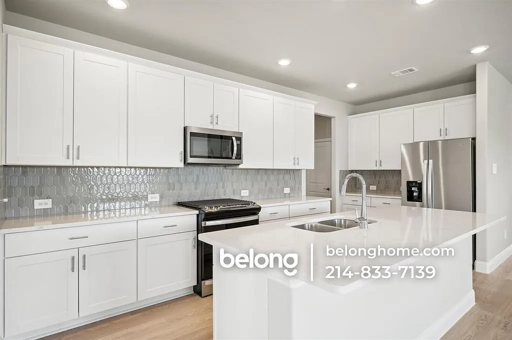 4 bed, 3.5 bath, 3100 sqft, $2,450 — Photo 2