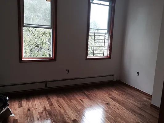 Rented by Premier Metro Realty Corp | media 31