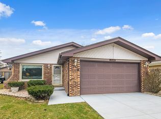 15609 Latrobe Ave, Oak Forest, IL 60452