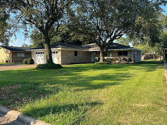 1st image of 2828 Delta Dr