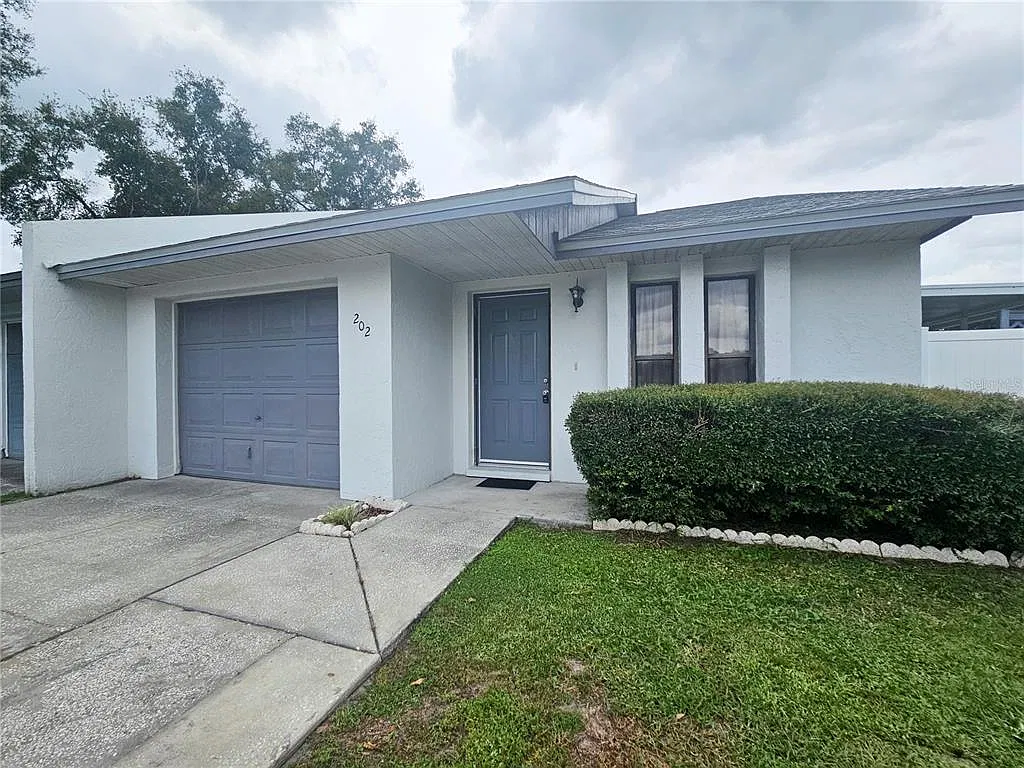 2 bed, 2.0 bath, 886 sqft, $1,650 — Photo 3