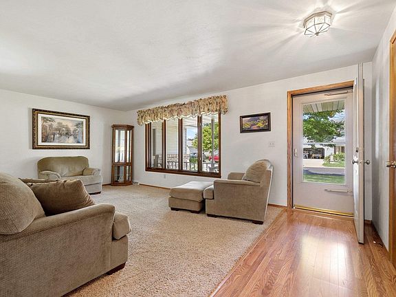 3rd image of 1317 Cherry Ln
