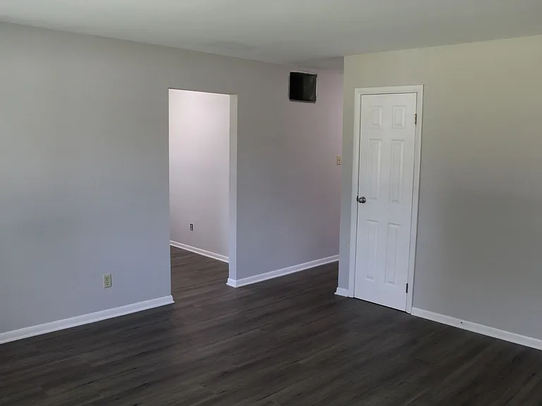 90 Poplar Grove Dr — Photo 3