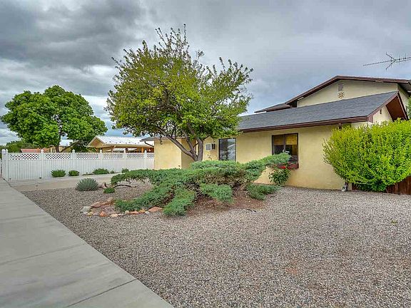 2nd image of 938 E Pueblo Dr