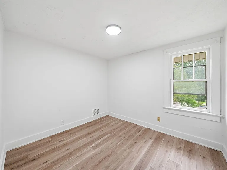 1211 Emily St — Photo 26