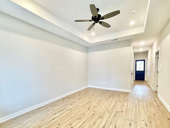 4th image of 10317 Lake Rd #4A