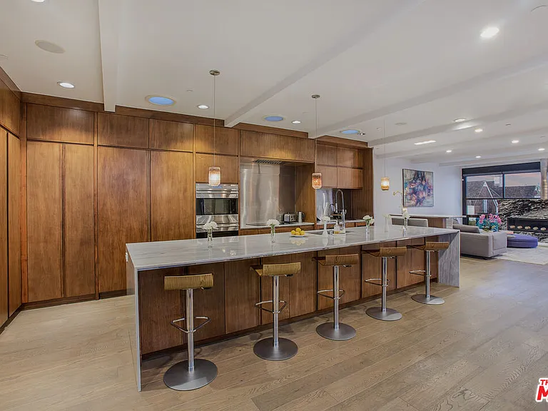 2105 E Balboa Blvd — Photo 20