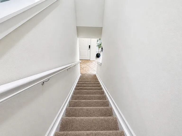 16454 Helix Ct — Photo 15