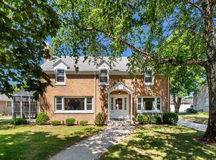 1212 Fairmont LANE, Manitowoc, WI 54220