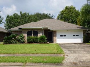 128 Papaya St, Lake Jackson, TX 77566