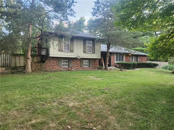 3602 Pickett Rd, Saint Joseph, MO 64503