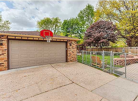 2nd image of 2202 Camelot Ct