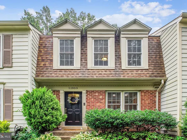 11939 Artery Dr, Fairfax, VA 22030