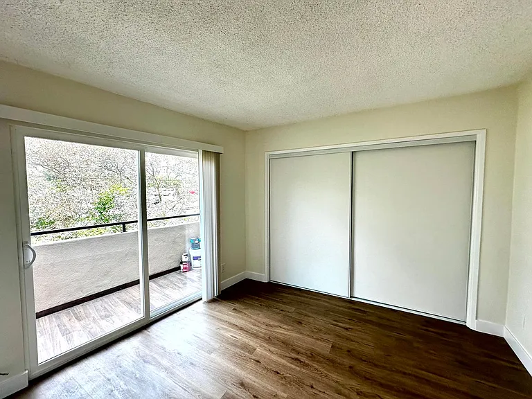 1915 W 22nd St. — Photo 21