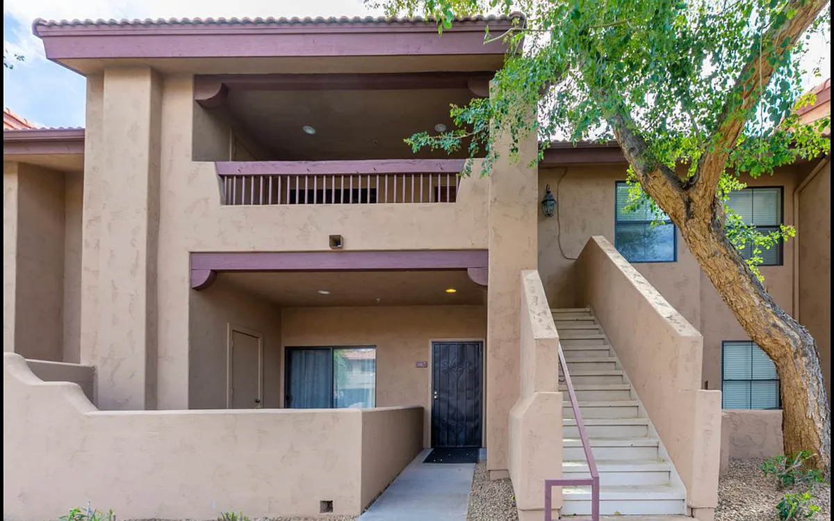 Building Photo - N Pleasant Dr