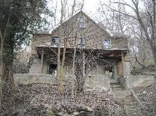 883 Dickson Rd, Sewickley, PA 15143