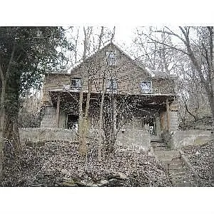 883 Dickson Rd photo 1