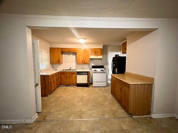 4th image of 628 New St