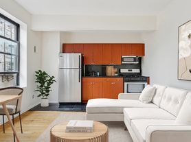 201 W 11th St