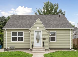 935 Leavitt St, Waterloo, IA 50702