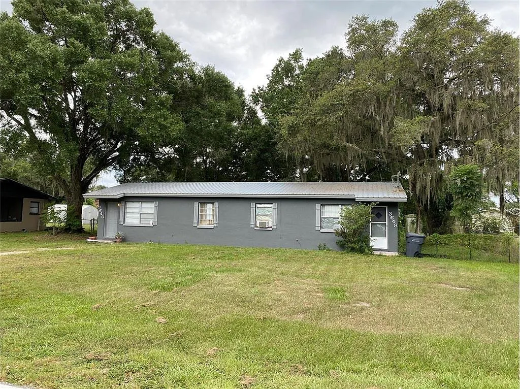 2 bed, 1.0 bath, 873 sqft, $1,245 — Photo 1