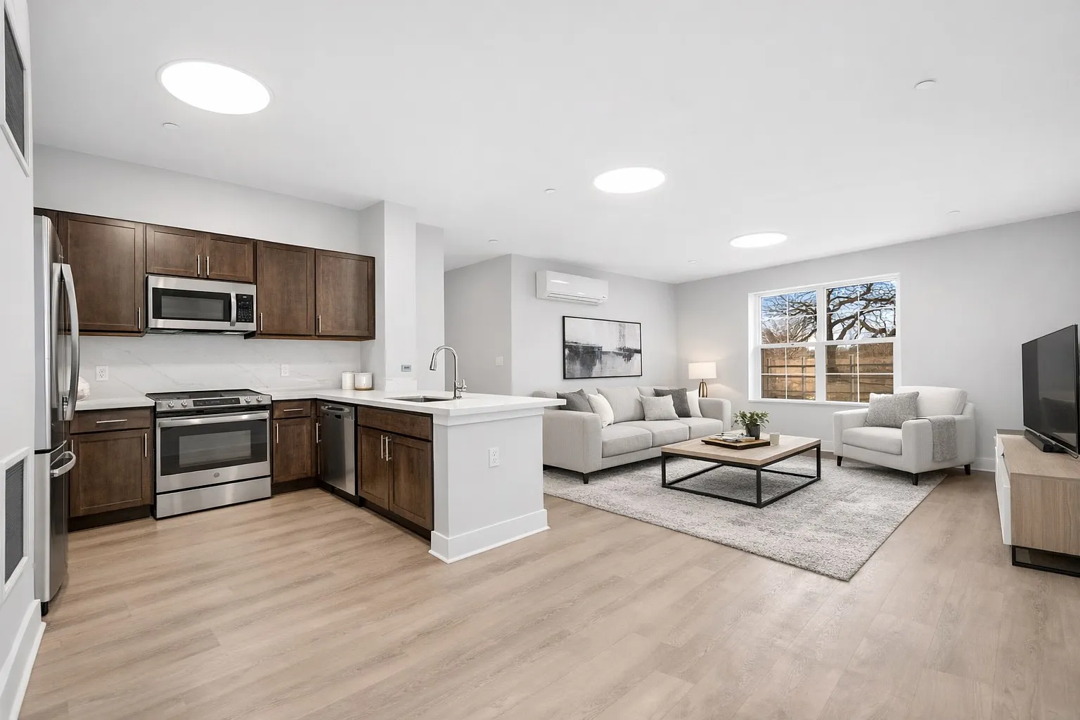 2 bed, 1127 sqft, $2,725 — Photo 2