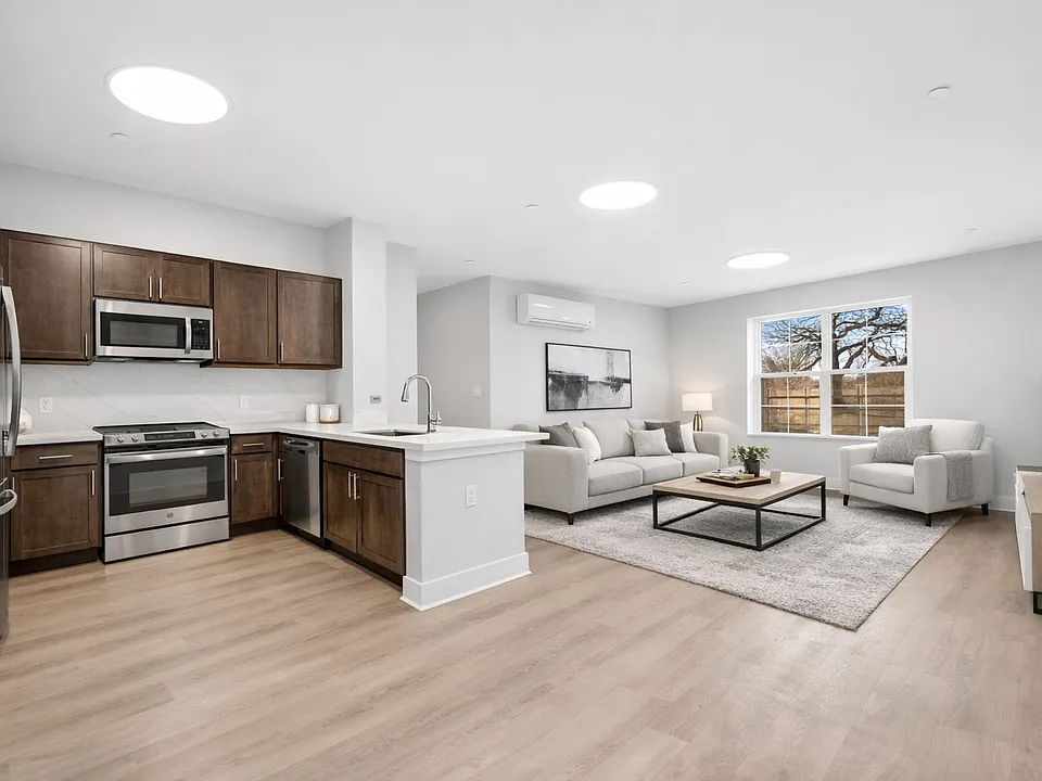 1 Center St #302