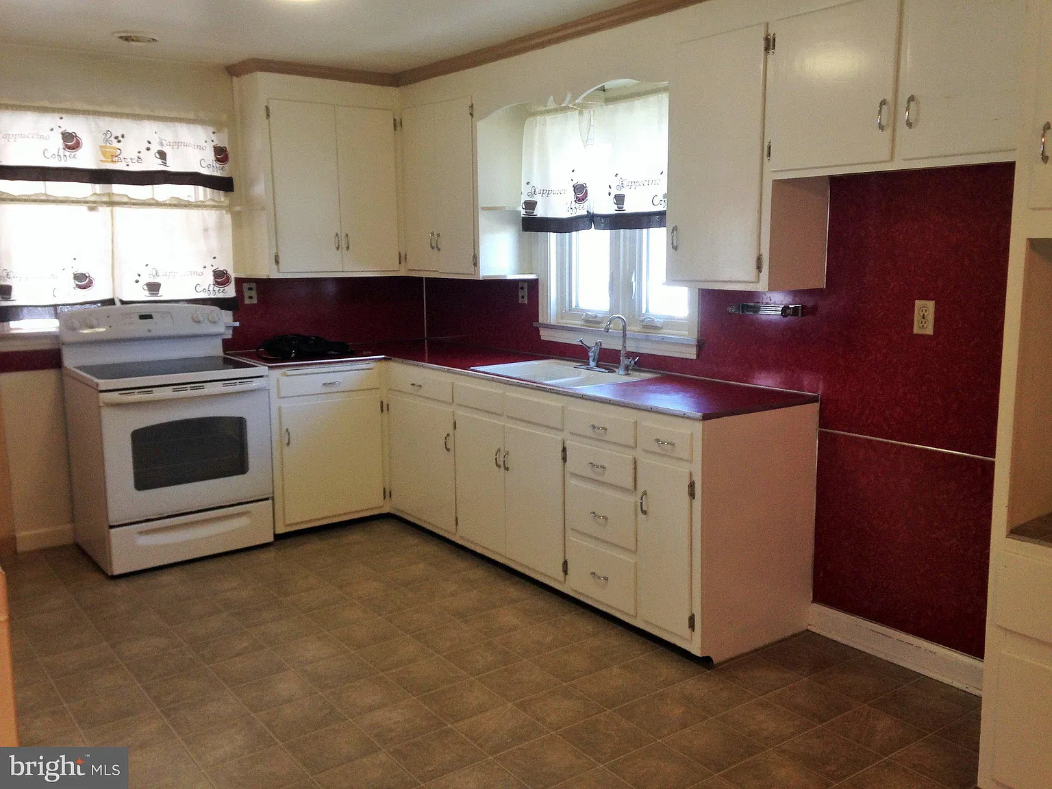 3 bed, 1.5 bath, 2028 sqft, $1,995 — Photo 3