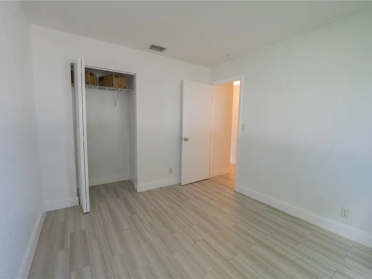 5332 NW 29th Ct — Photo 16