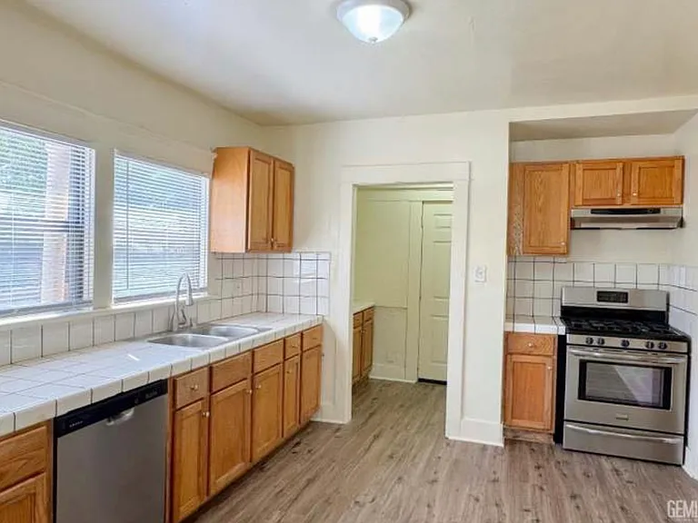 1401 Chester Pl #A — Photo 10