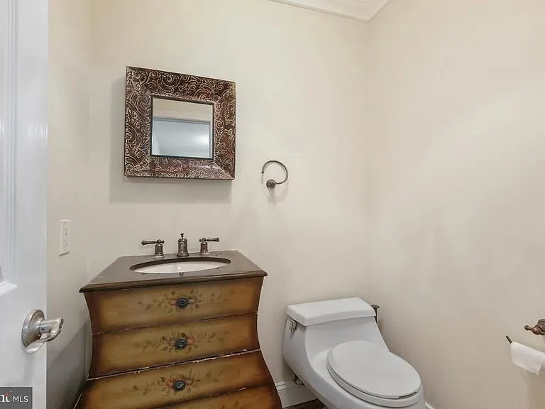 11426 Dorchester Ln — Photo 5