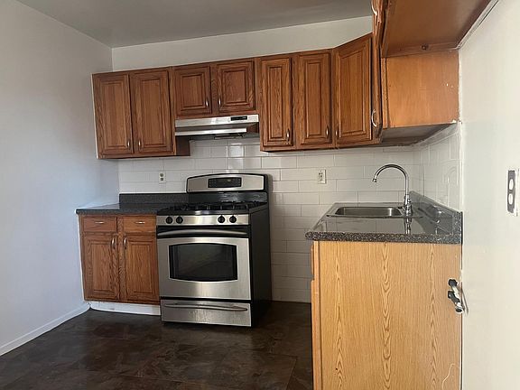 2nd image of 300 Woodworth Ave #7