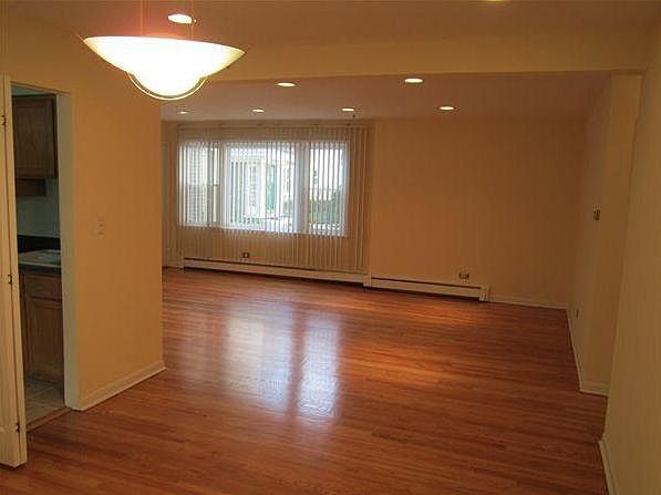 1st image of 7235 N Hamilton Ave APT 1C