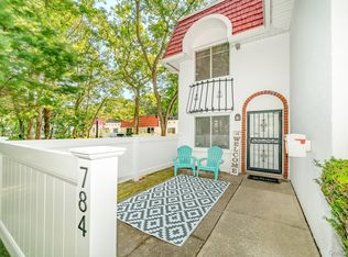 784 Blue Ridge Dr, Medford, NY 11763