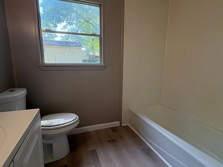 6301 Canal Blvd — Photo 10