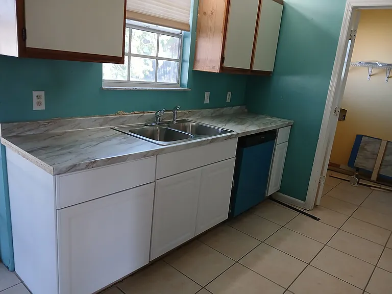 641 NW Cardinal Dr — Photo 8