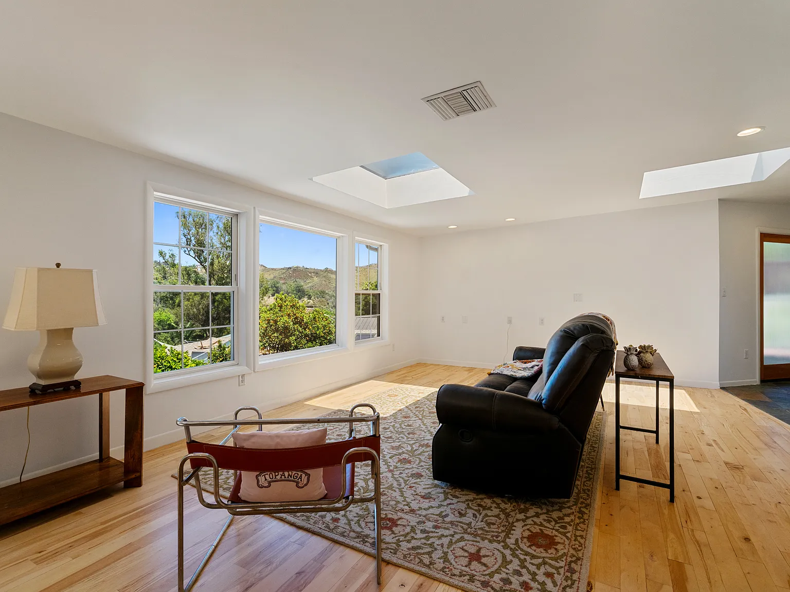 4 bed, 2500 sqft, $7,500 — Photo 4