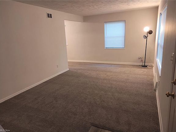 3rd image of 28201 Tremaine Dr