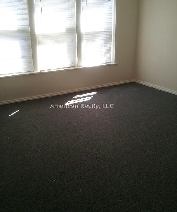 1st image of 4220 S Michigan Ave APT 2W