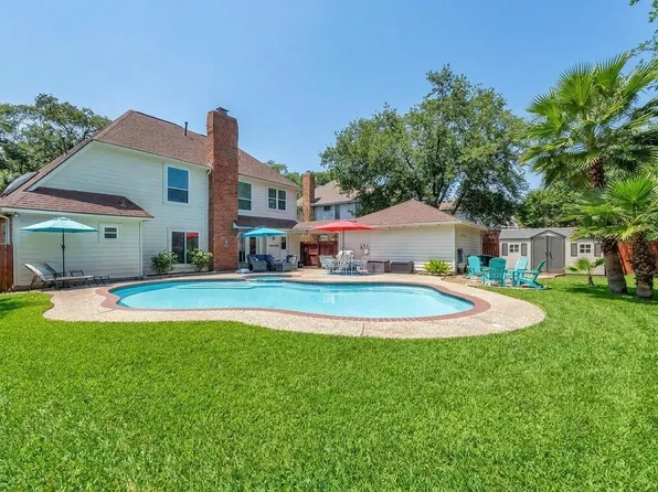714 Crestwood Dr, Seabrook, TX 77586