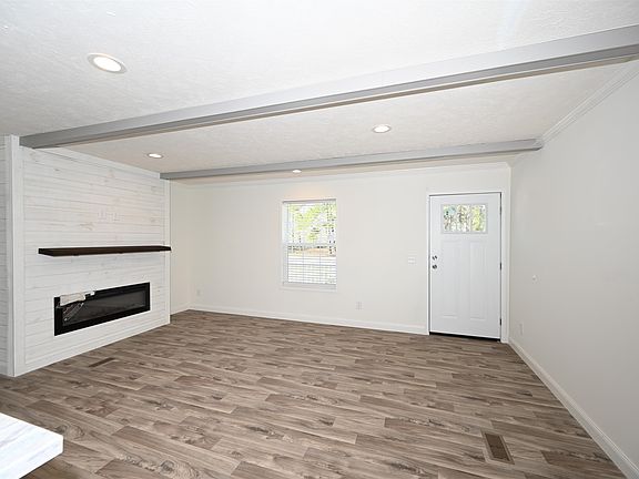 4th image of 595 Loop Circle