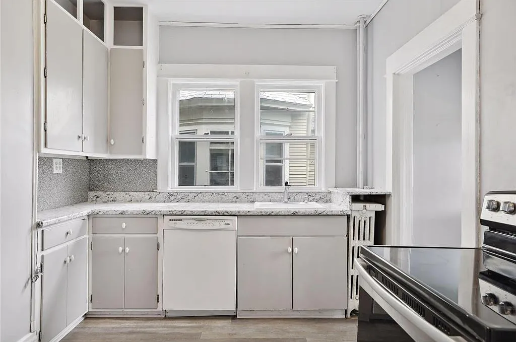 6 bed, 3019 sqft, $3,750 — Photo 4