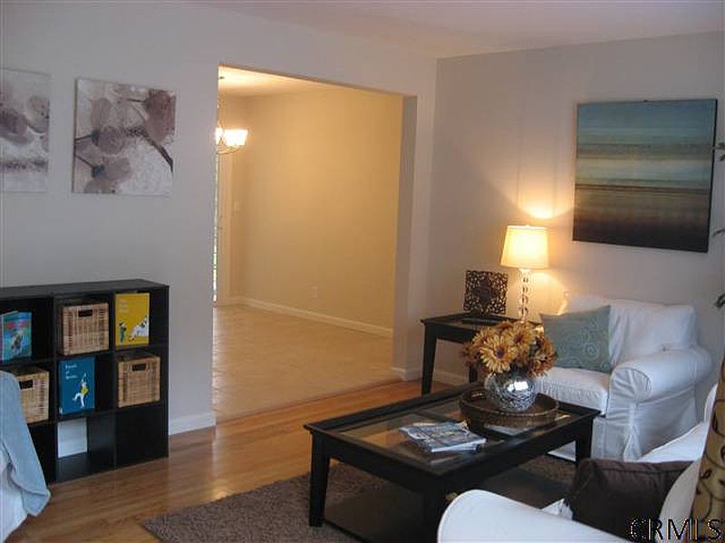 5th image of 5 MAYFLOWER Drive