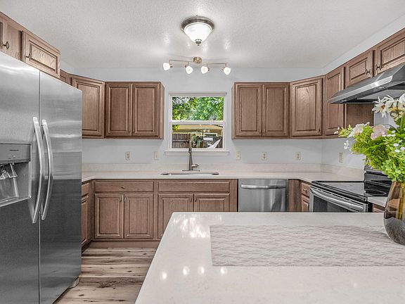 2nd image of 609 E Edney Ave