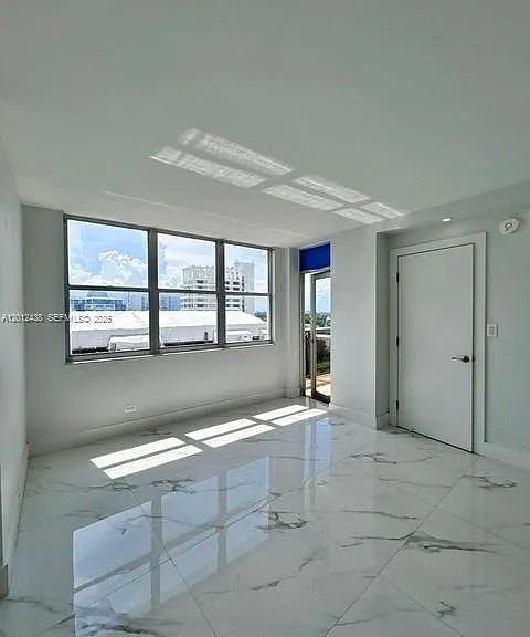 6039 Collins Ave #1033 — Photo 16