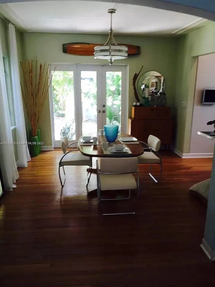3 bed, 2212 sqft, $8,495 — Photo 3