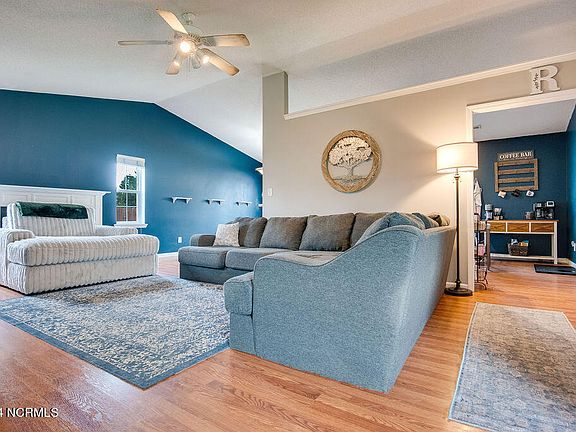 4th image of 206 Essex Court
